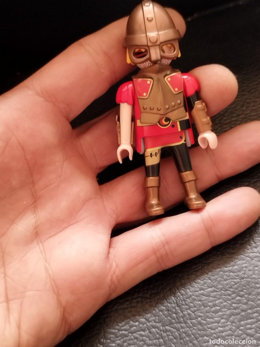 Playmobil: Figura playmobil, guerrero o bandido de la serie Knights.