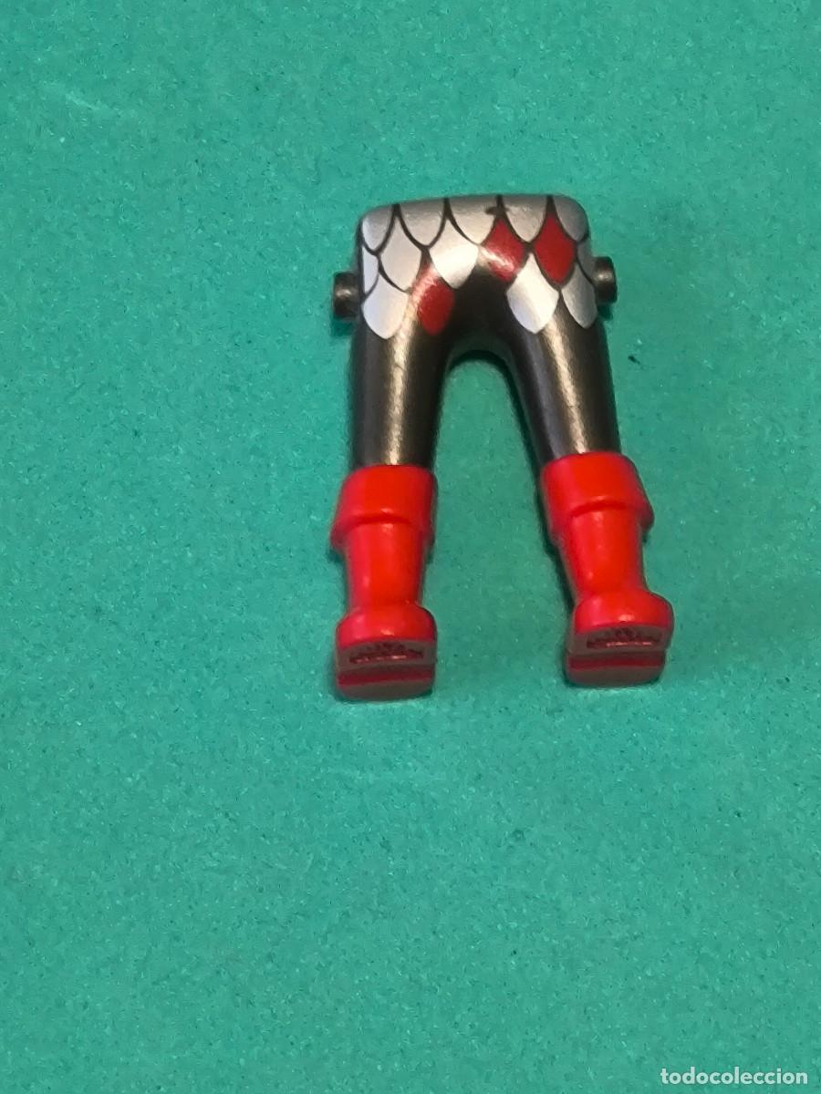 Playmobil: Playmobil piernas caballero medieval pantal&oacute;n antracita bota roja escamas armadura castillo vikingos