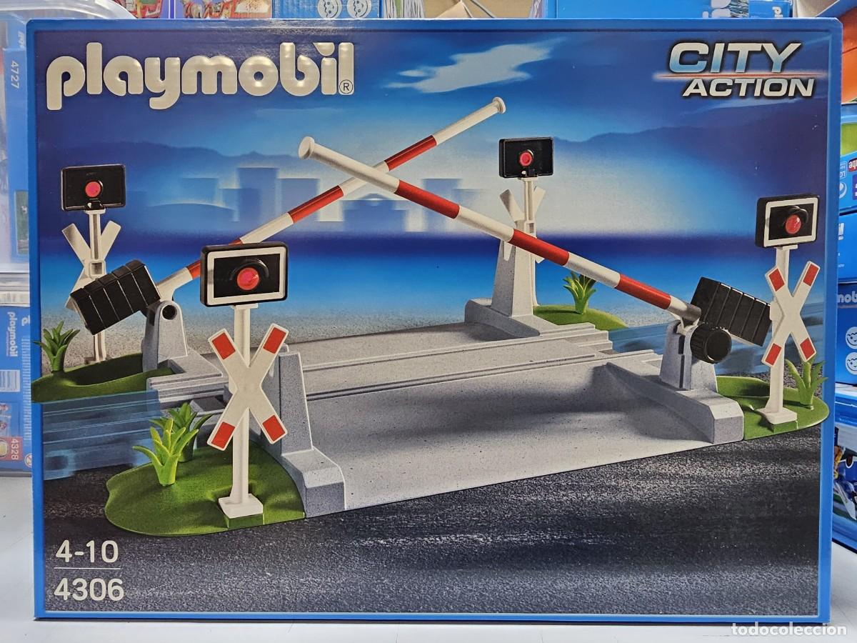 Playmobil: PLAYMOBIL 4306 PASO A NIVEL CON BARRERAS TREN RC A&Ntilde;O 2005, NUEVO, CERRADO