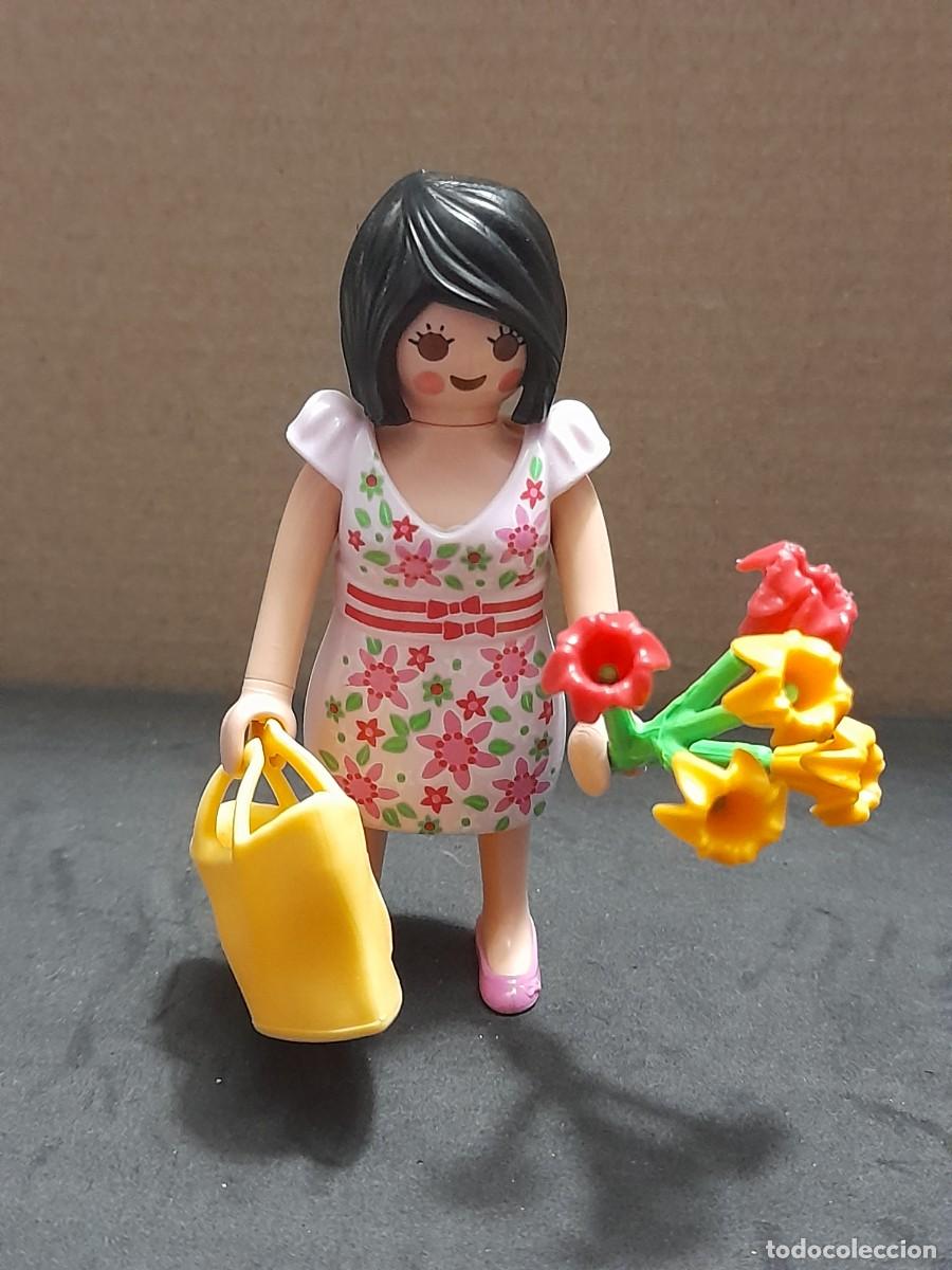 Playmobil: Playmobil figuras, se&ntilde;ora con ramo de flores
