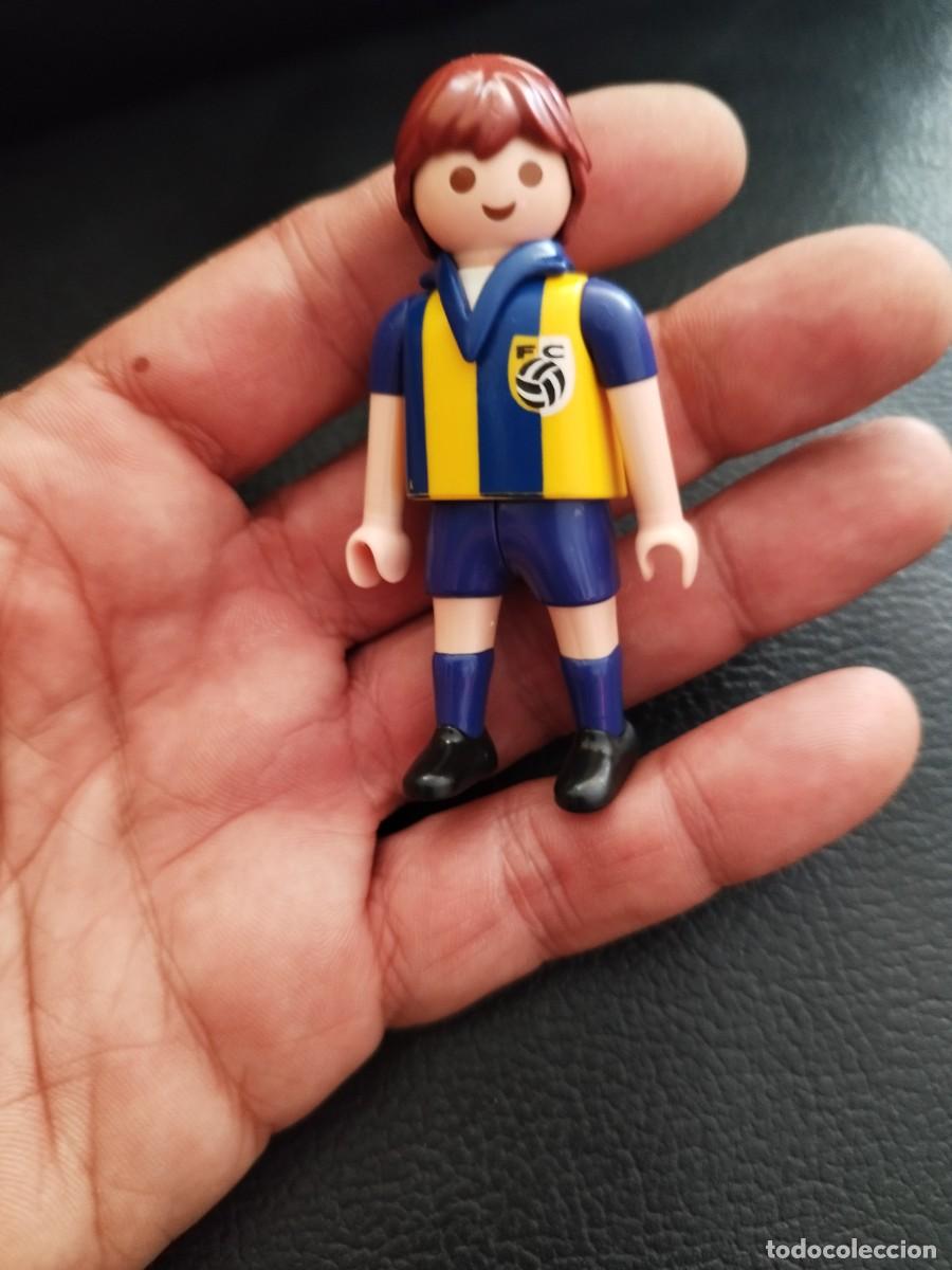 Playmobil: Figura Playmobil, chico futbolista, &rdquo;Take Along Soccer Match&rdquo;.