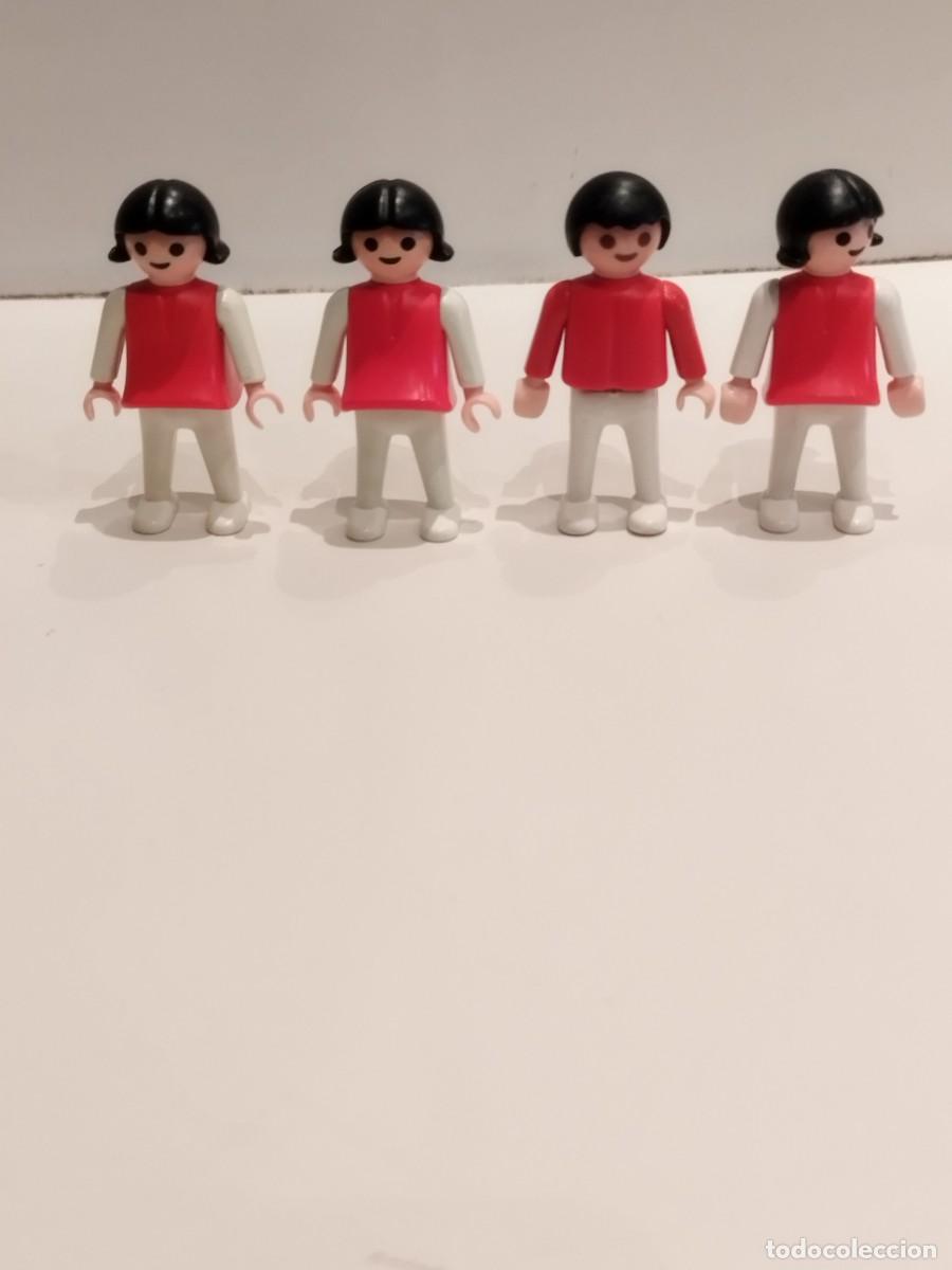 Playmobil: Figura Playmobil geobra, 3 ni&ntilde;as y 1 ni&ntilde;o de color rojo y blanco.