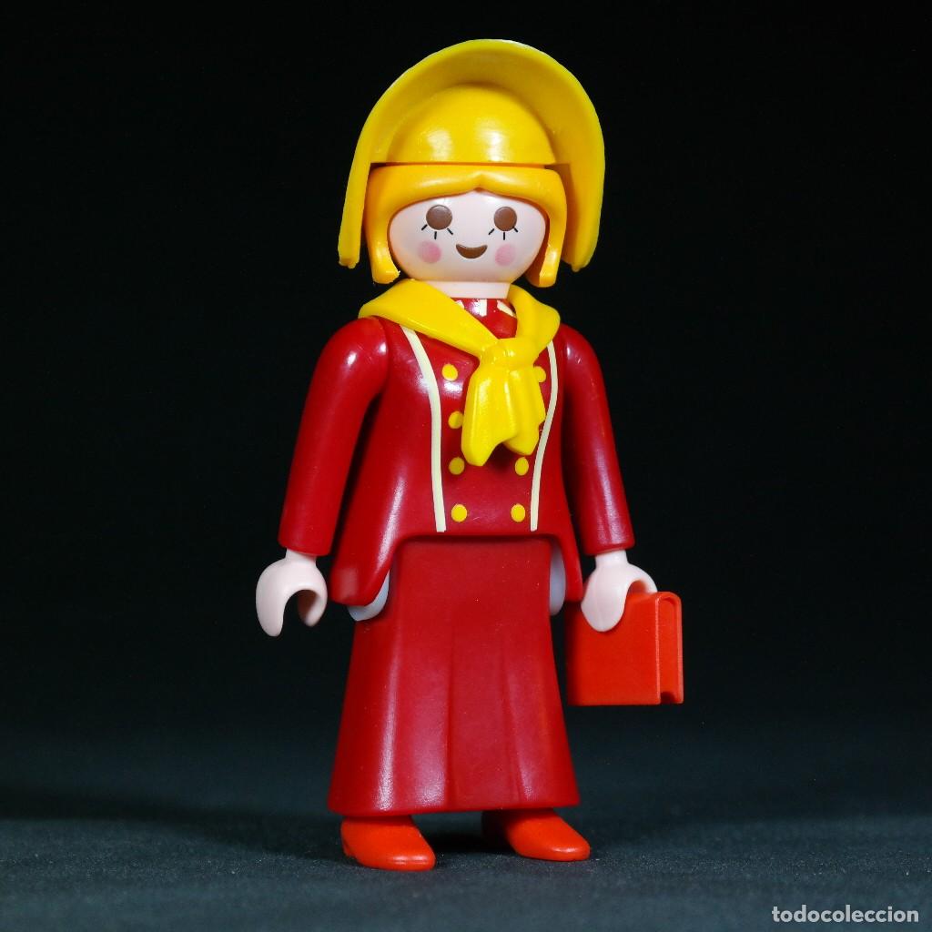 Playmobil: Playmobil mujer con cofia amarilla ☼