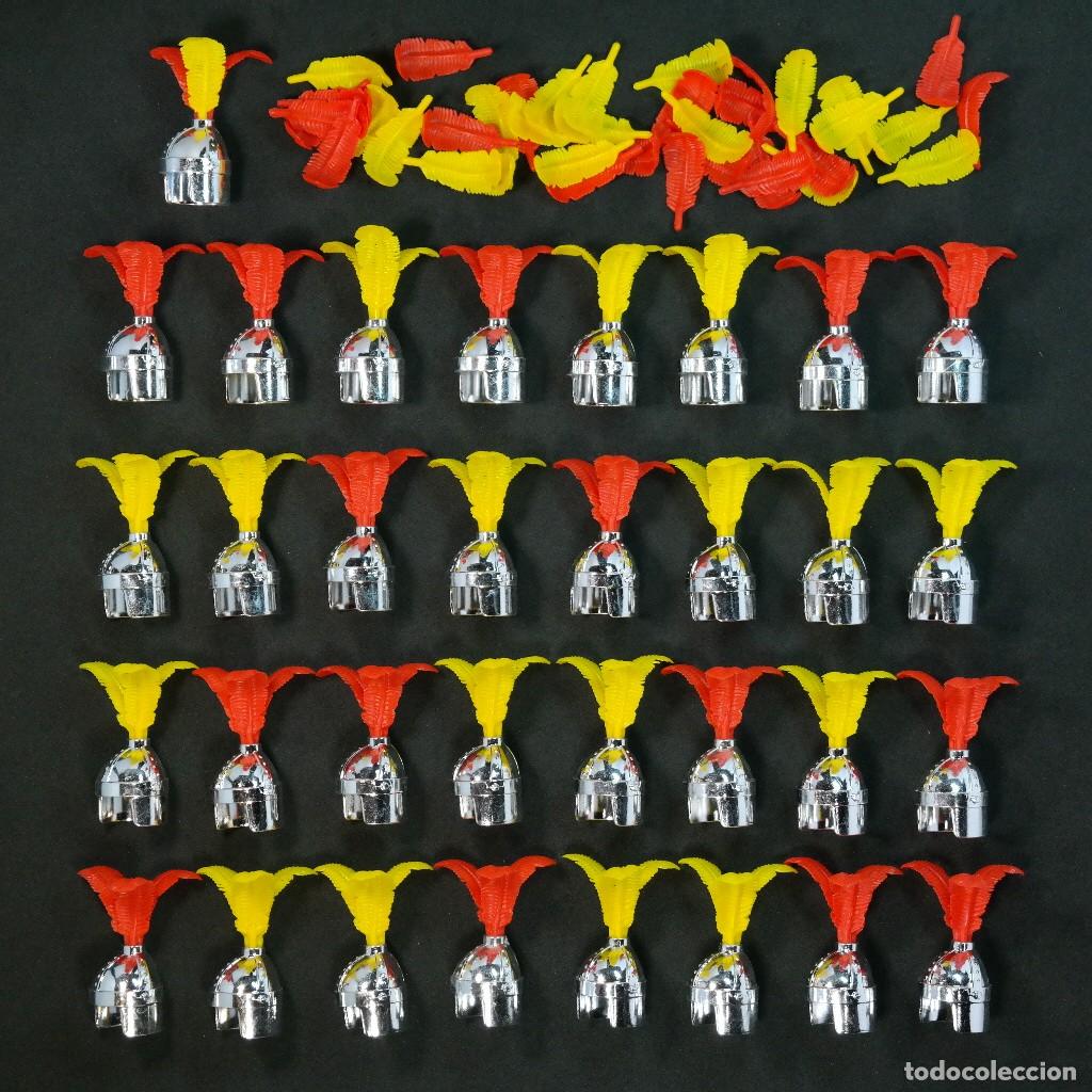 Playmobil: Playmobil 33 cascos yelmos cromadas en excelente estado con plumas PERO SIN VISERA☼
