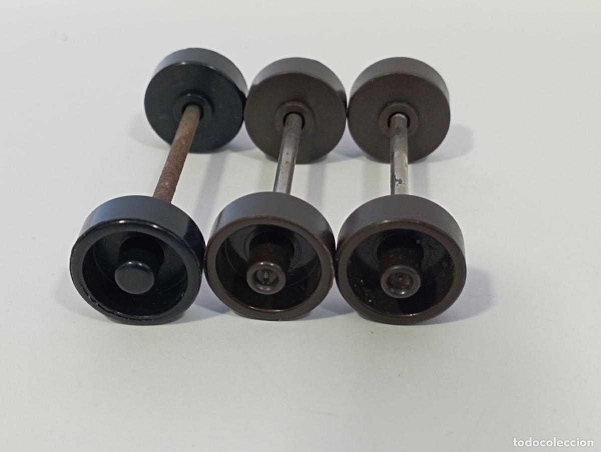 Playmobil: PLAYMOBIL EJE CON RUEDAS DI&Aacute;METRO 16 MM 2 COLOR MARR&Oacute;N LONGITUD 50 MM--- 1 NEGRO