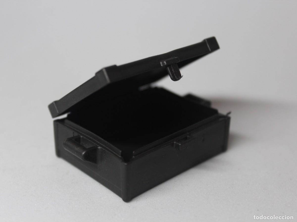 Playmobil: Accesorio Playmobil malet&iacute;n negro rectangular con cierre frontal - Foto 3