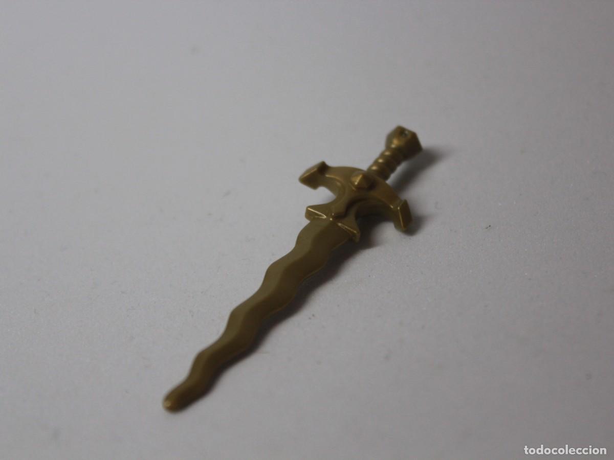 Playmobil: Accesorio Playmobil espada ondulada dorada - Foto 1