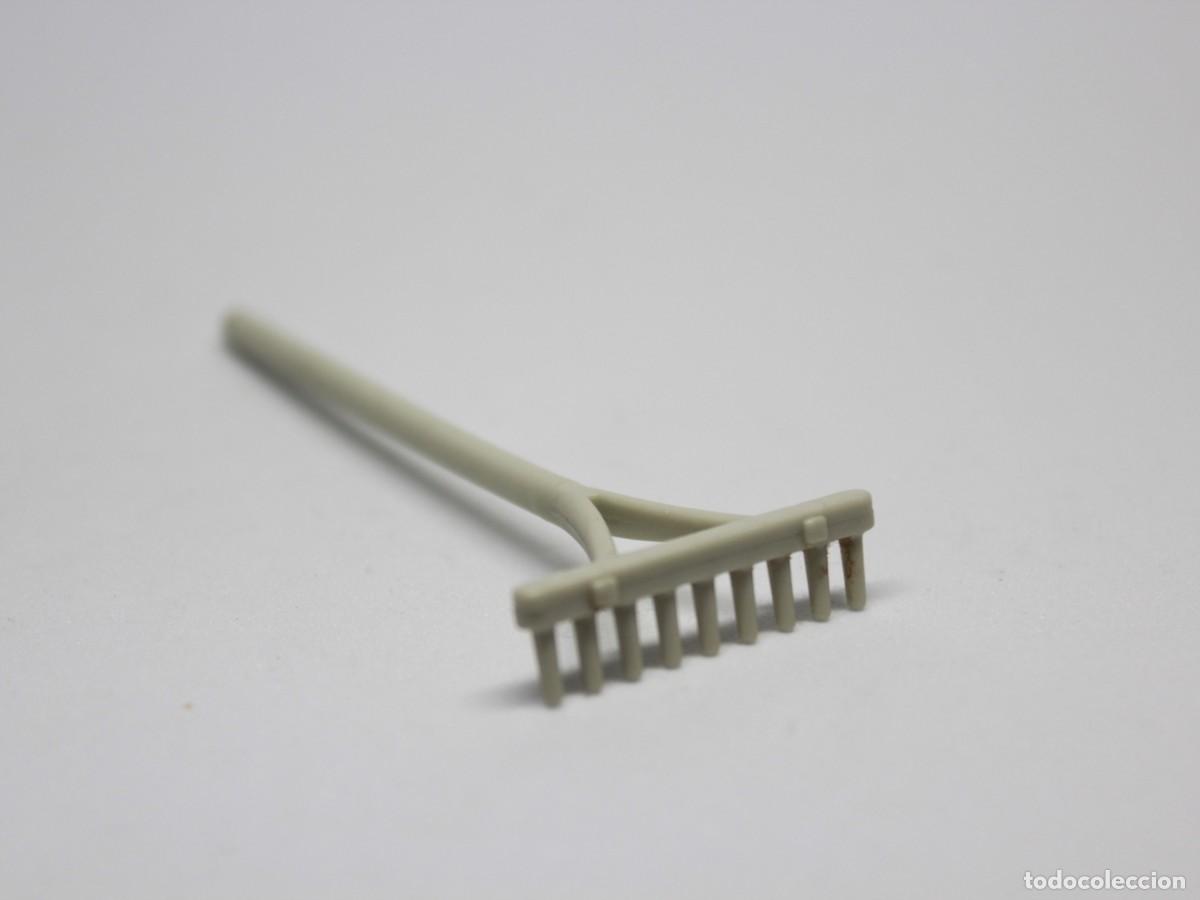 Playmobil: Accesorio Playmobil rastrillo beige - Foto 2
