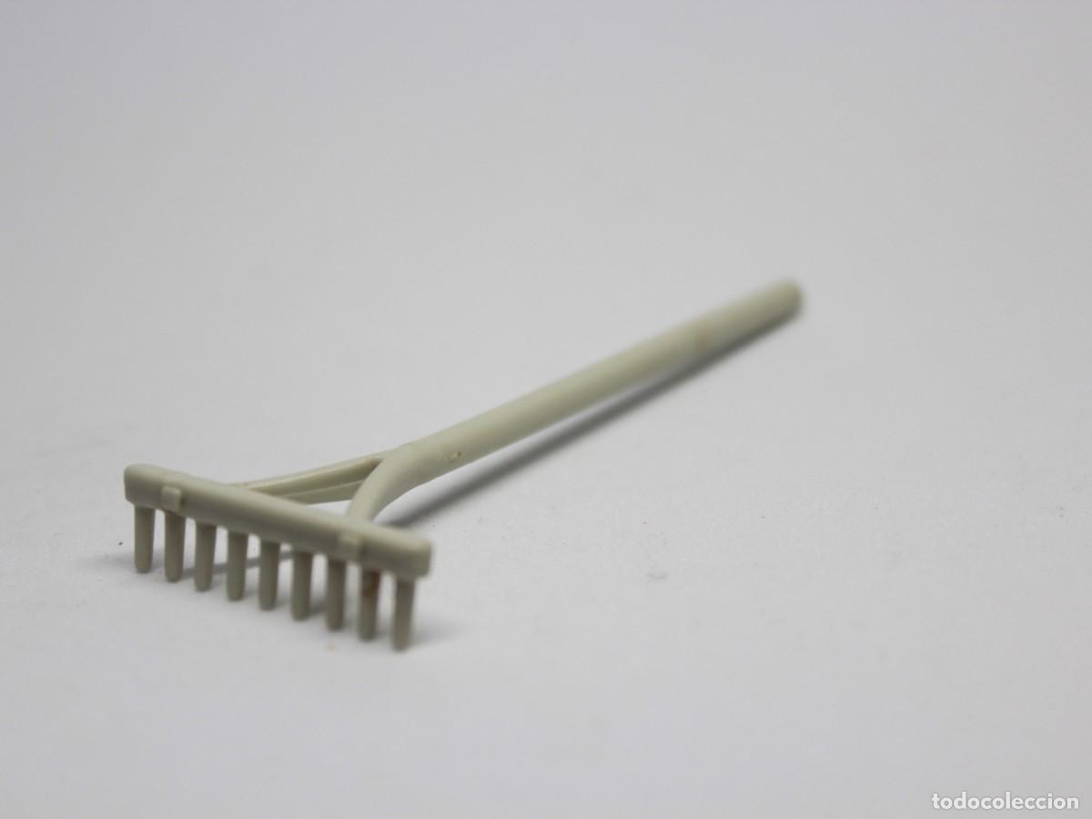 Playmobil: Accesorio Playmobil rastrillo beige - Foto 3