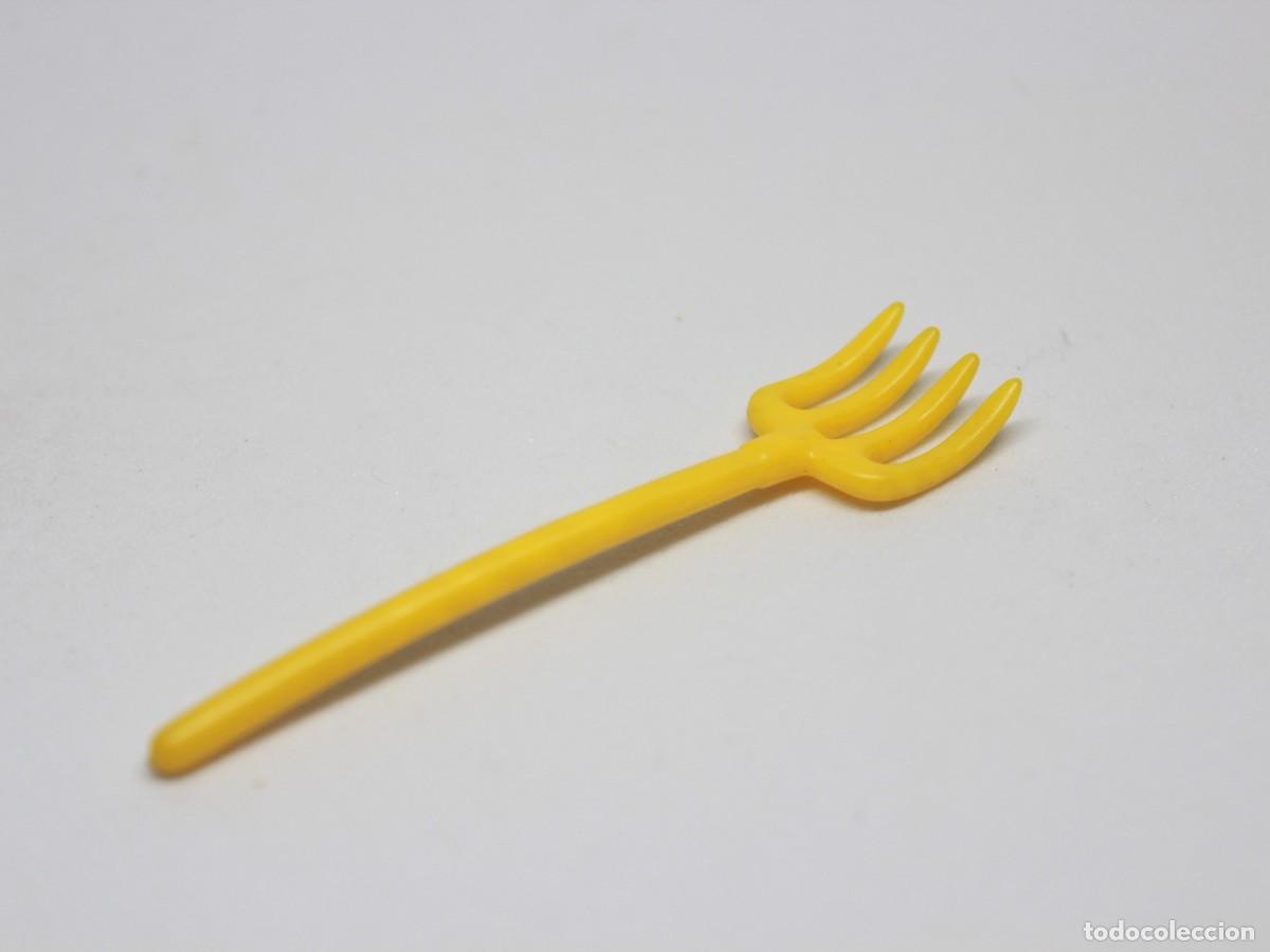 Playmobil: Accesorio Playmobil rastrillo amarillo - Foto 2