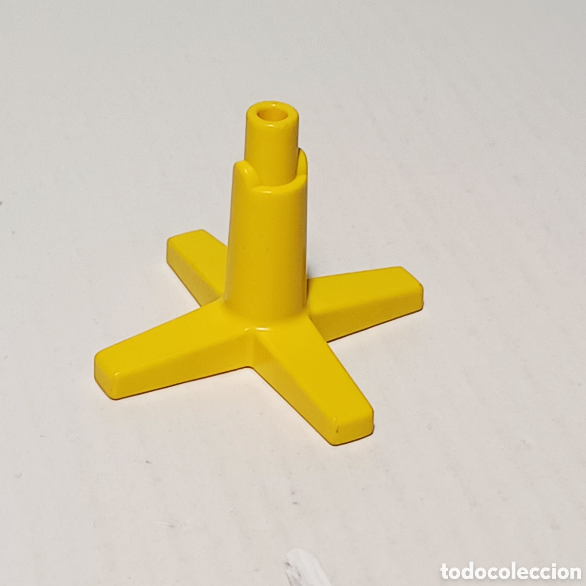 Playmobil: Pieza playmobil base amarillo poste circo roman&iacute; - Foto 1