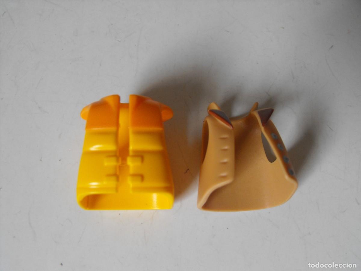 Playmobil: PLAYMOBIL. Lote de dos chalecos. - Foto 1