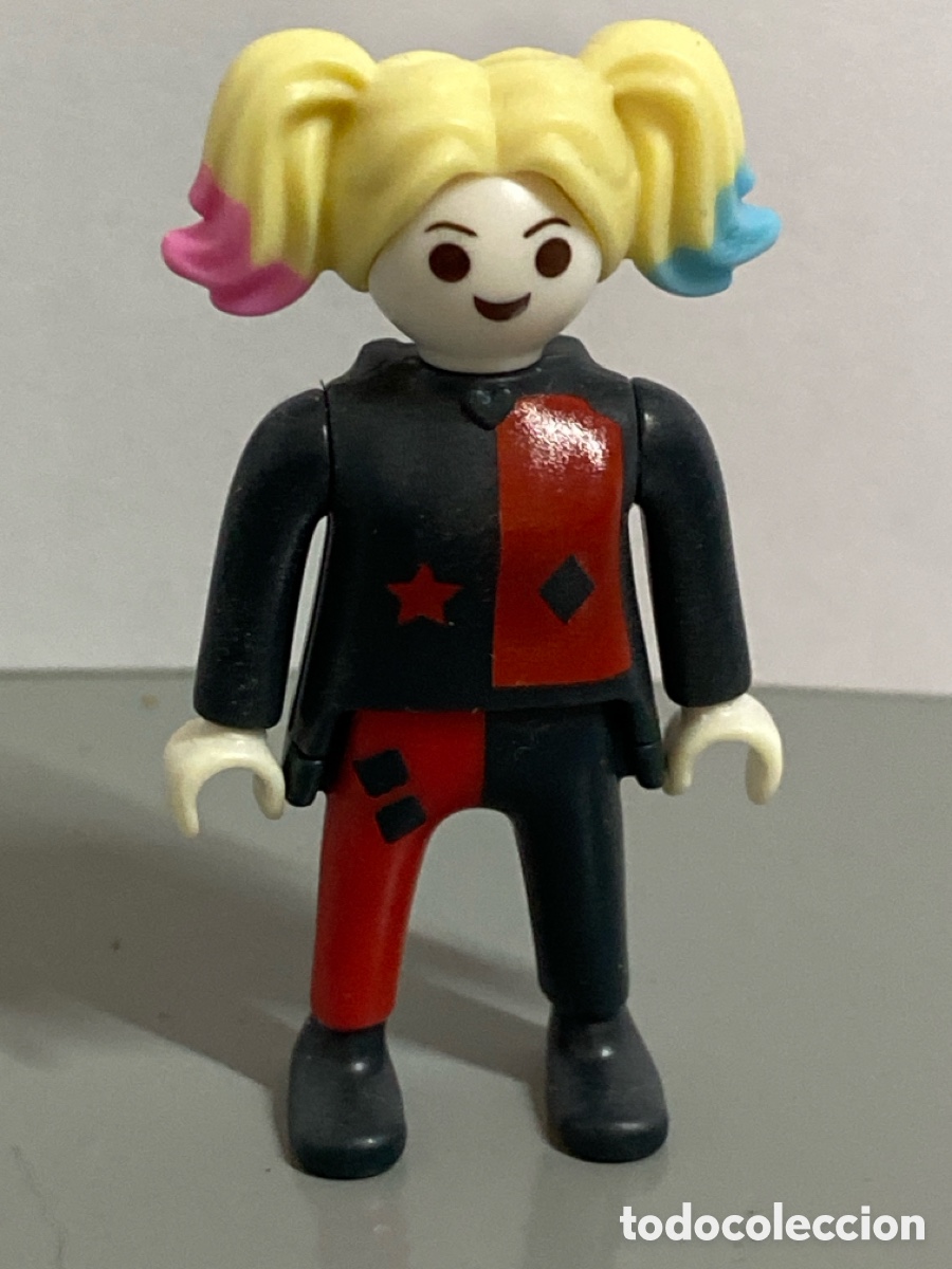 Pequeña figura Playmobil Dc exclusiva Kinder Harley Quinn