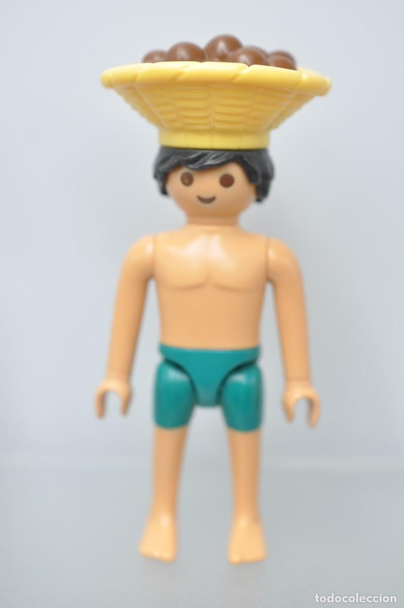 Playmobil: wsk049 Playmobil, figura hombre, llevando cesto en cabeza