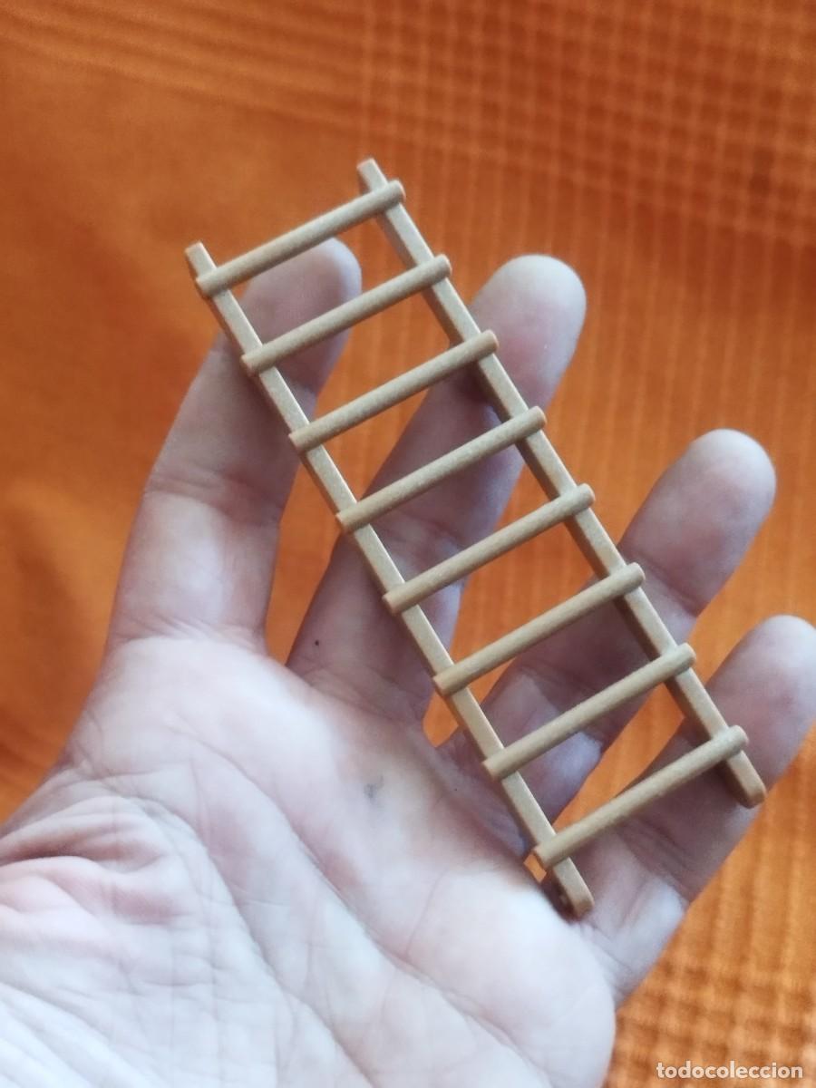 Playmobil: Figura playmobil. Escalera para casa, barco, caba&ntilde;a.