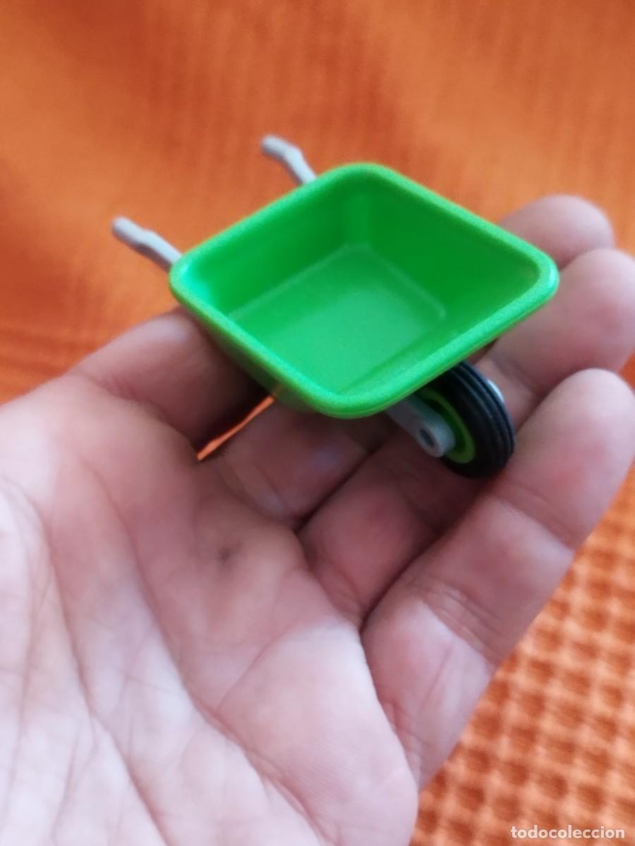 Playmobil: Figura playmobil. Carretila de jard&iacute;n, trabajo. De color verde.