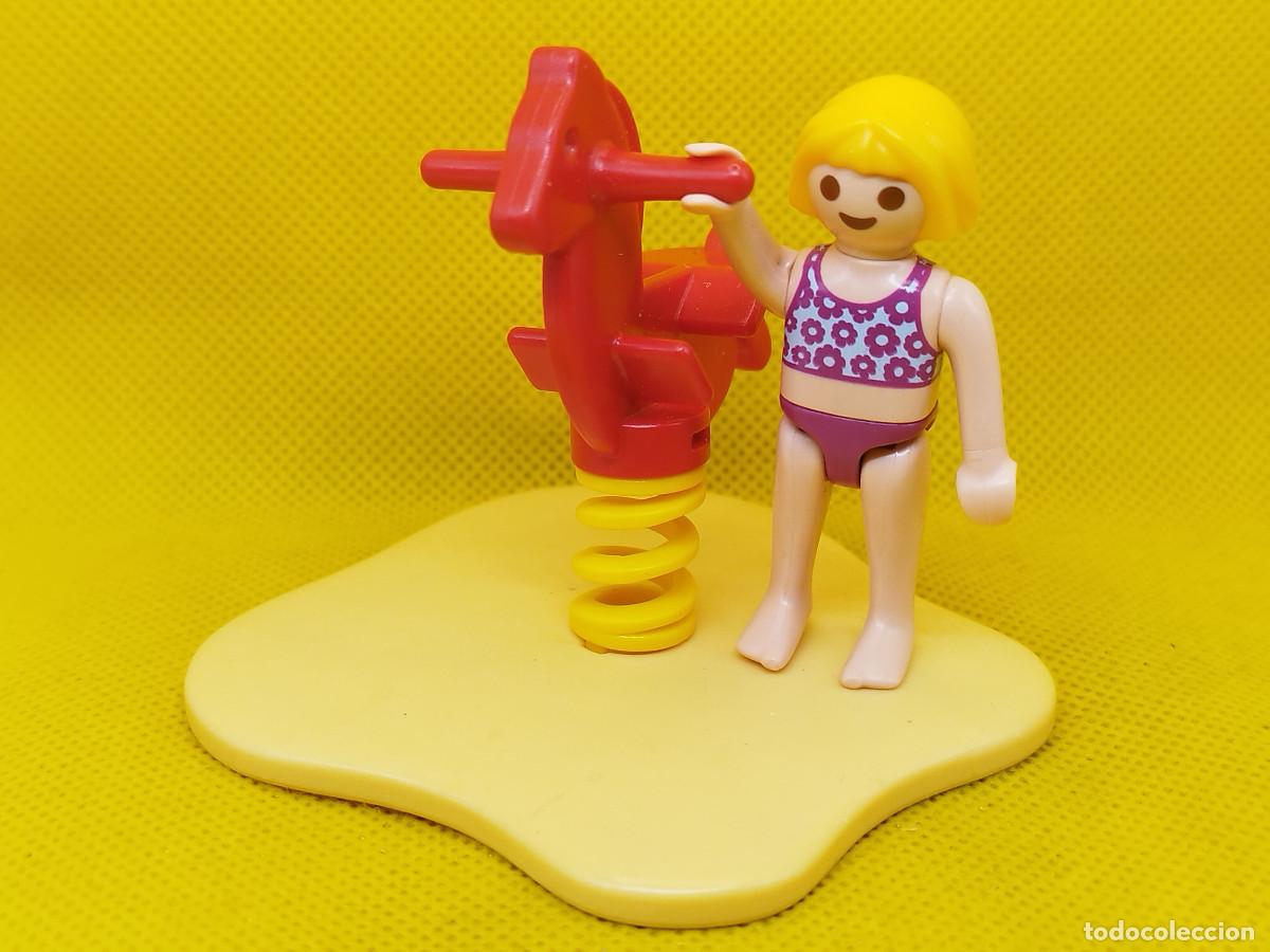 Playmobil: Playmobil Ni&ntilde;a con ba&ntilde;ador y con caballo de parque infantil