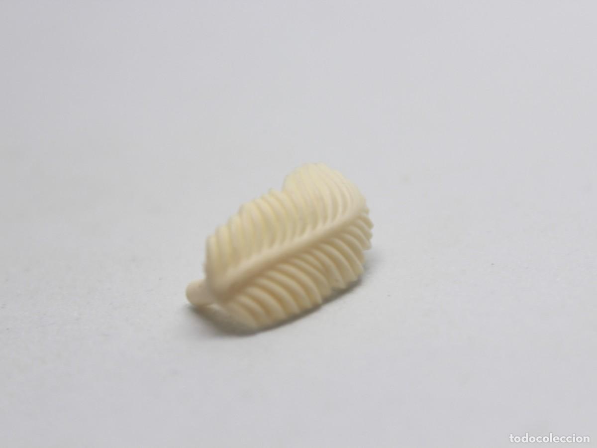 Playmobil: Accesorio Playmobil pluma ornamental para turbante o casco, color blanca.