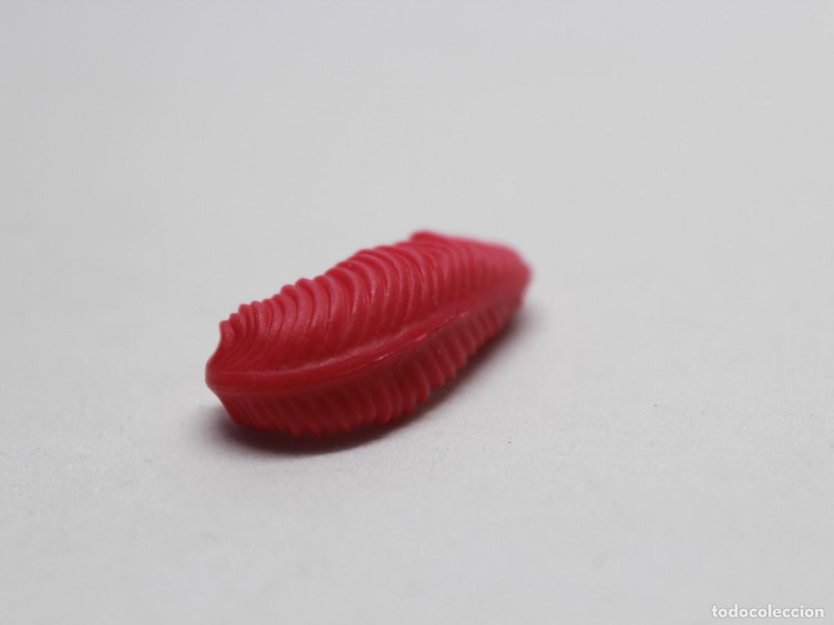 Playmobil: Accesorio Playmobil pluma roja curvada
