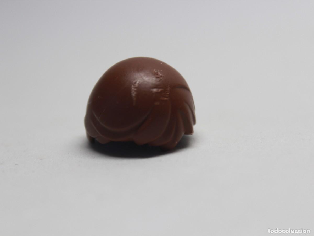 Playmobil: Pelo Playmobil marr&oacute;n con raya central - Foto 2