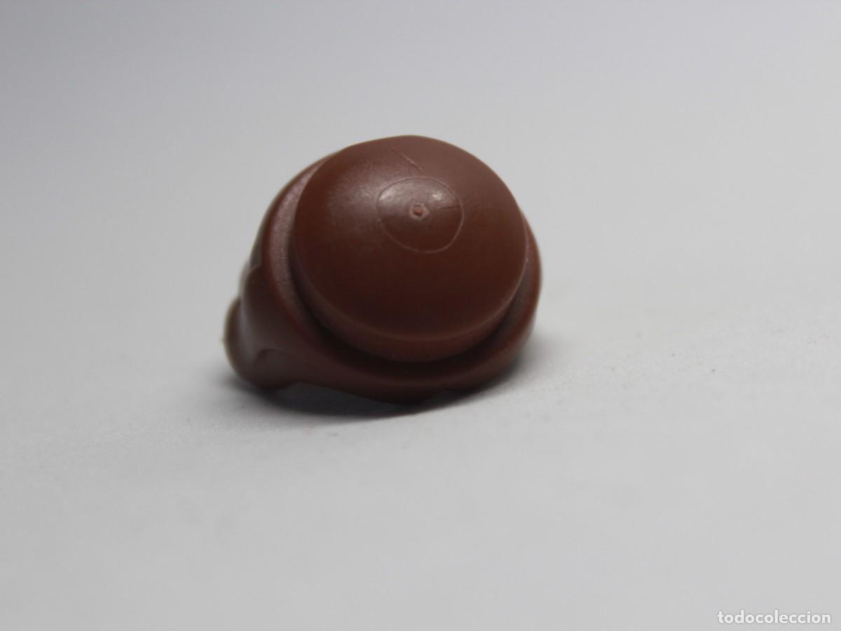 Playmobil: Pelo Playmobil marr&oacute;n corto ondulado (con desgaste)