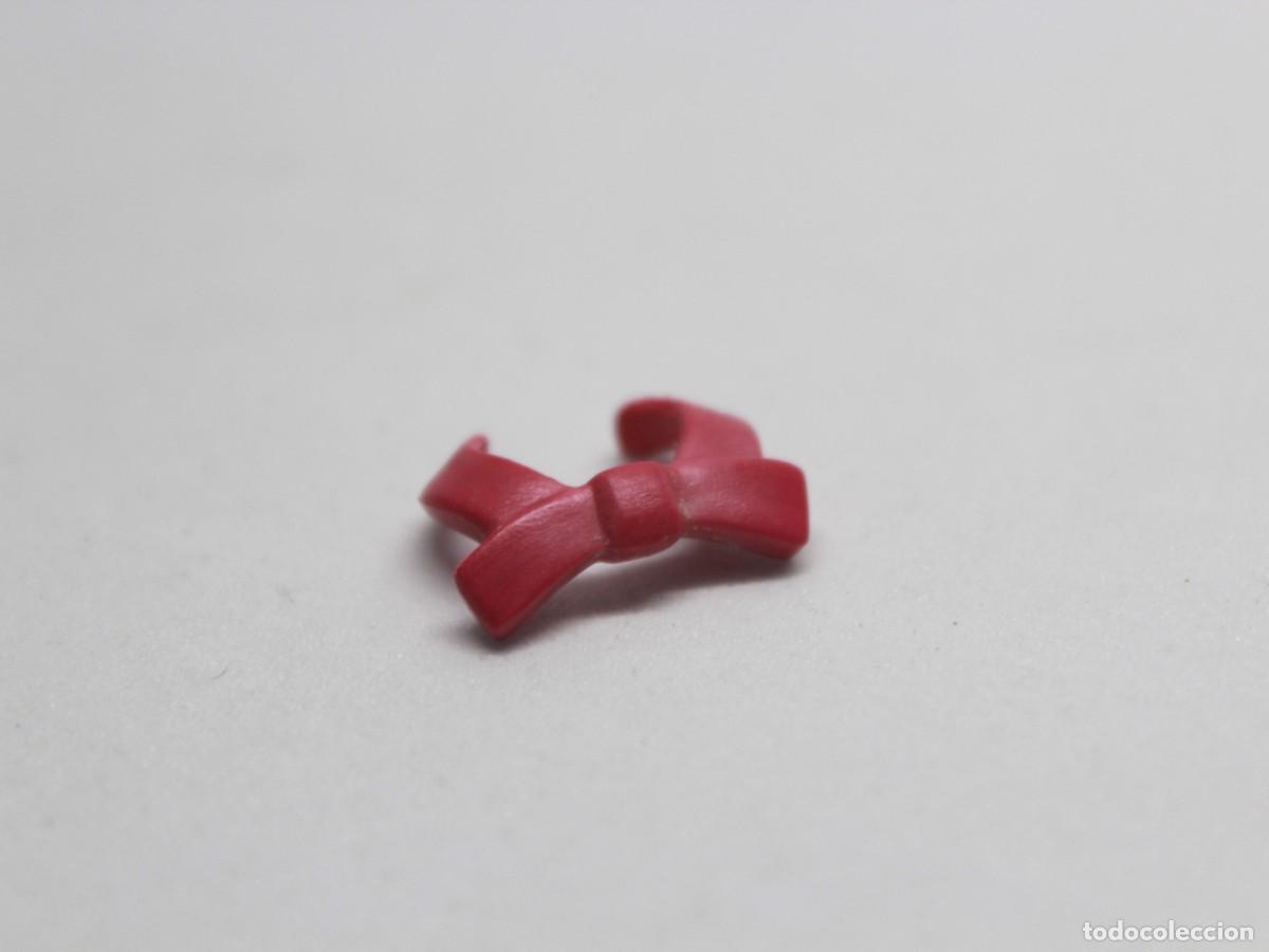 Playmobil: Accesorio Playmobil lazo rojo para cuello