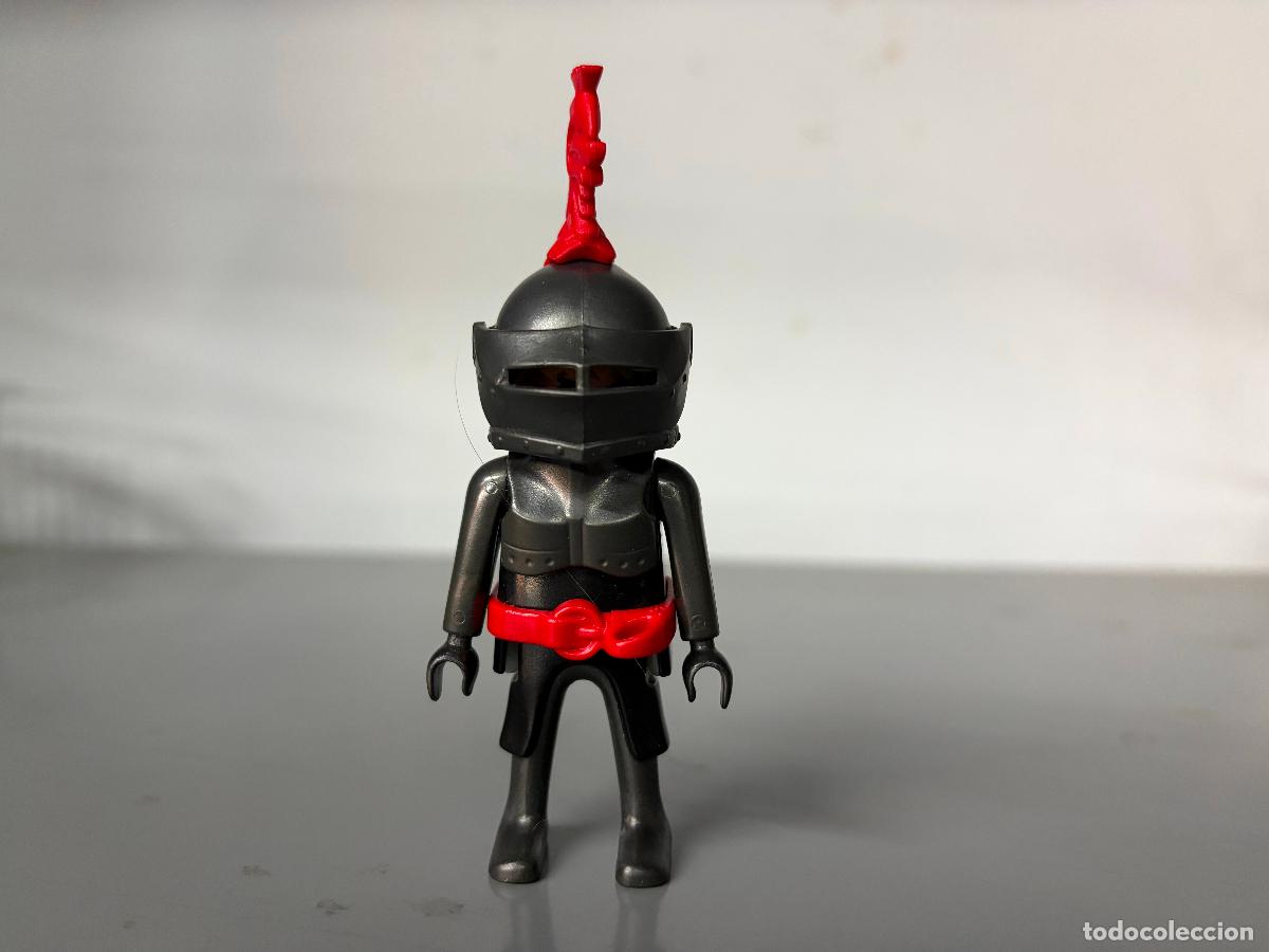Playmobil: PLAYMOBIL figura medieval antracita con cinturon rojo ejercito negro oscuridad grifo - md1