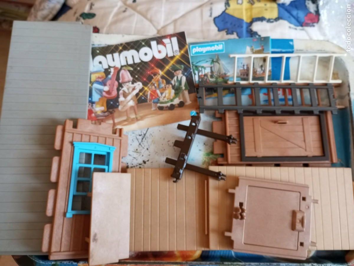 Playmobil: lote variado piezas playmobil, catalogo circo, escaleras, ventana, puerta y varios