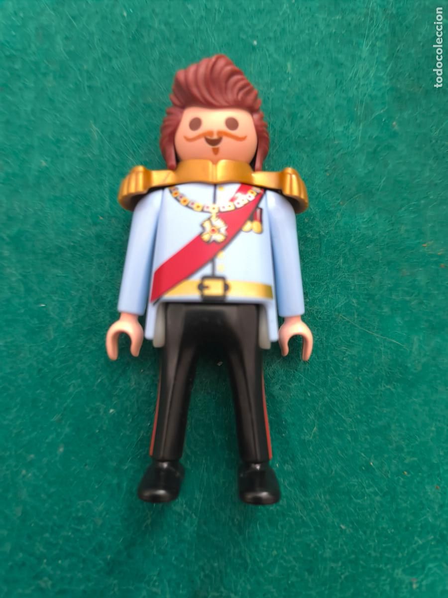 Playmobil: Playmobil figura pr&iacute;ncipe medieval victoriano &eacute;poca con tup&eacute; bigote perilla azul celeste tois&oacute;n oro