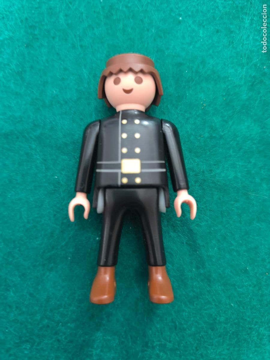 Playmobil: Playmobil figura deshollinador traje negro con cintur&oacute;n botones dorados botita marr&oacute;n victoriano
