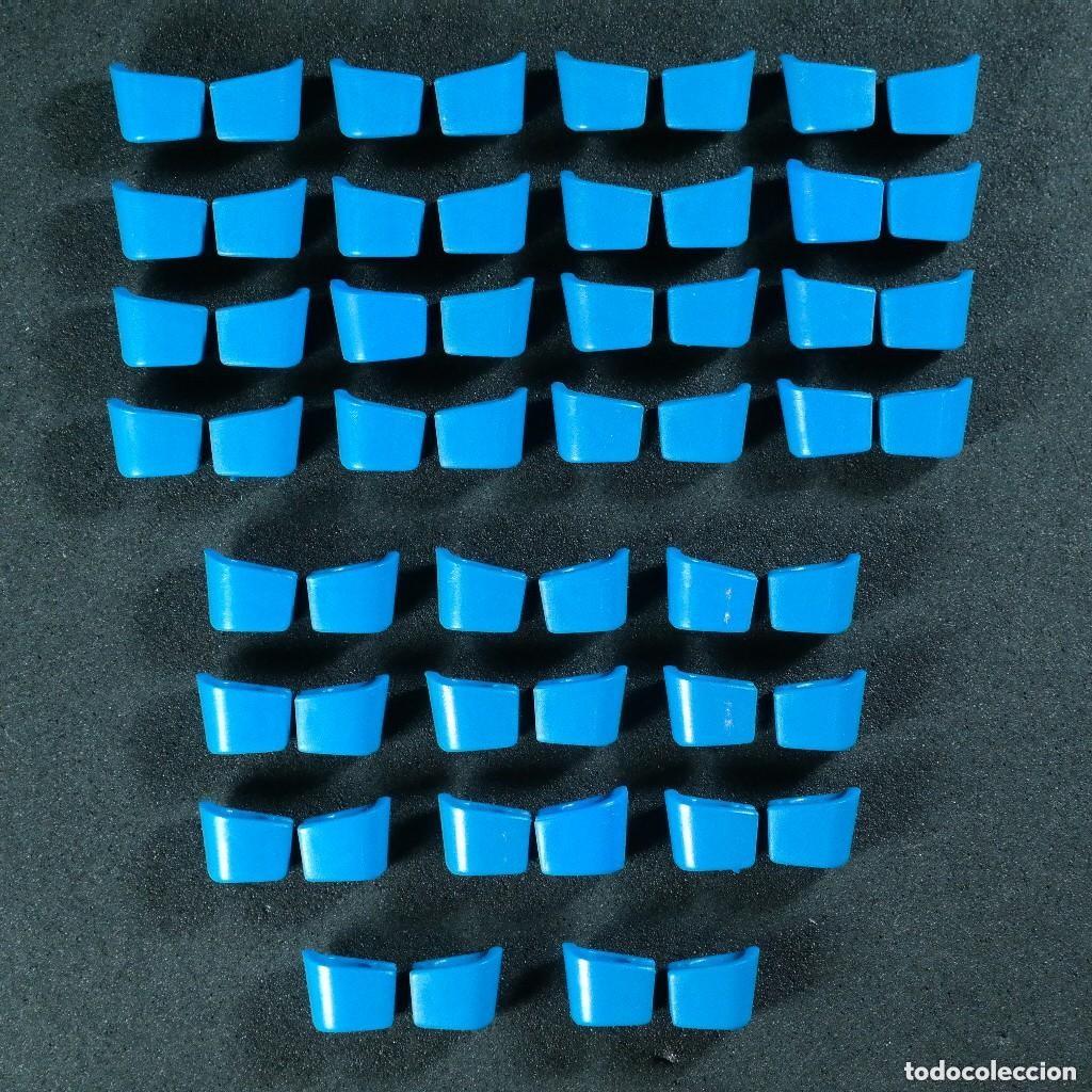 Playmobil: Playmobil 27 pares de pu&ntilde;os azules antiguos soldados ingleses de ref.3544 ☼