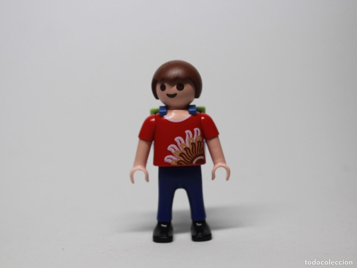 Playmobil: Figura ni&ntilde;o playmobil camiseta roja mochila espalda a&ntilde;o 1995