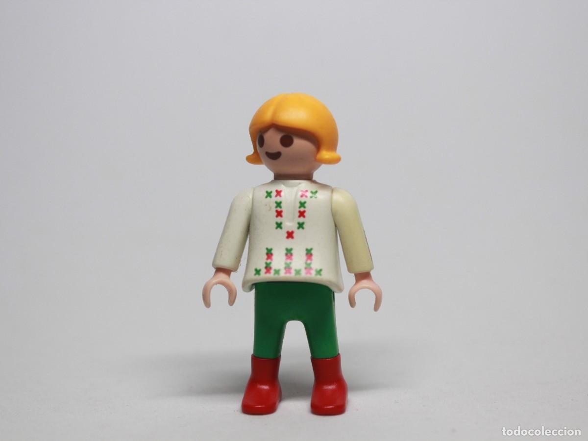 Playmobil: Figura ni&ntilde;o playmobil camiseta blanca bordado pantal&oacute;n verde botas rojas a&ntilde;o 1992