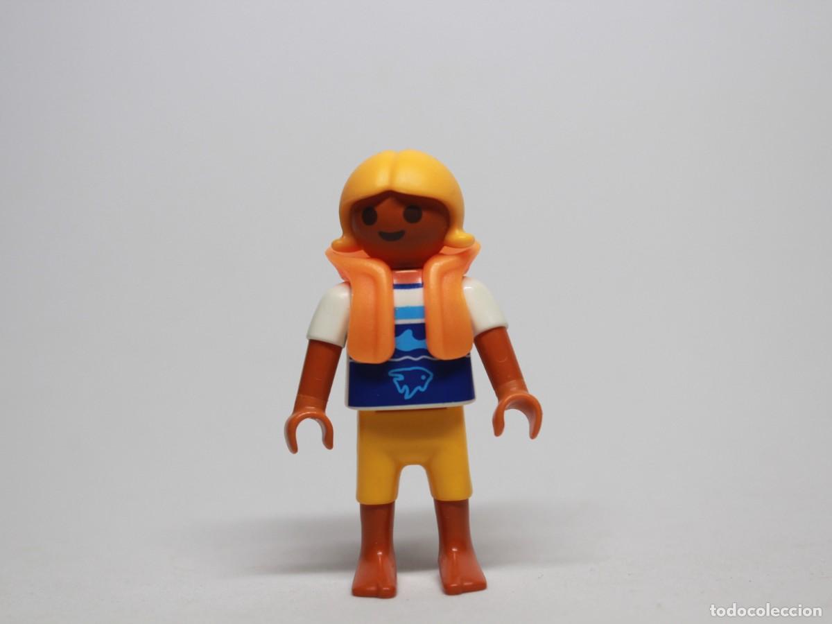 Playmobil: Figura ni&ntilde;o playmobil chaleco salvavidas naranja camiseta azul playa a&ntilde;o &iquest;?