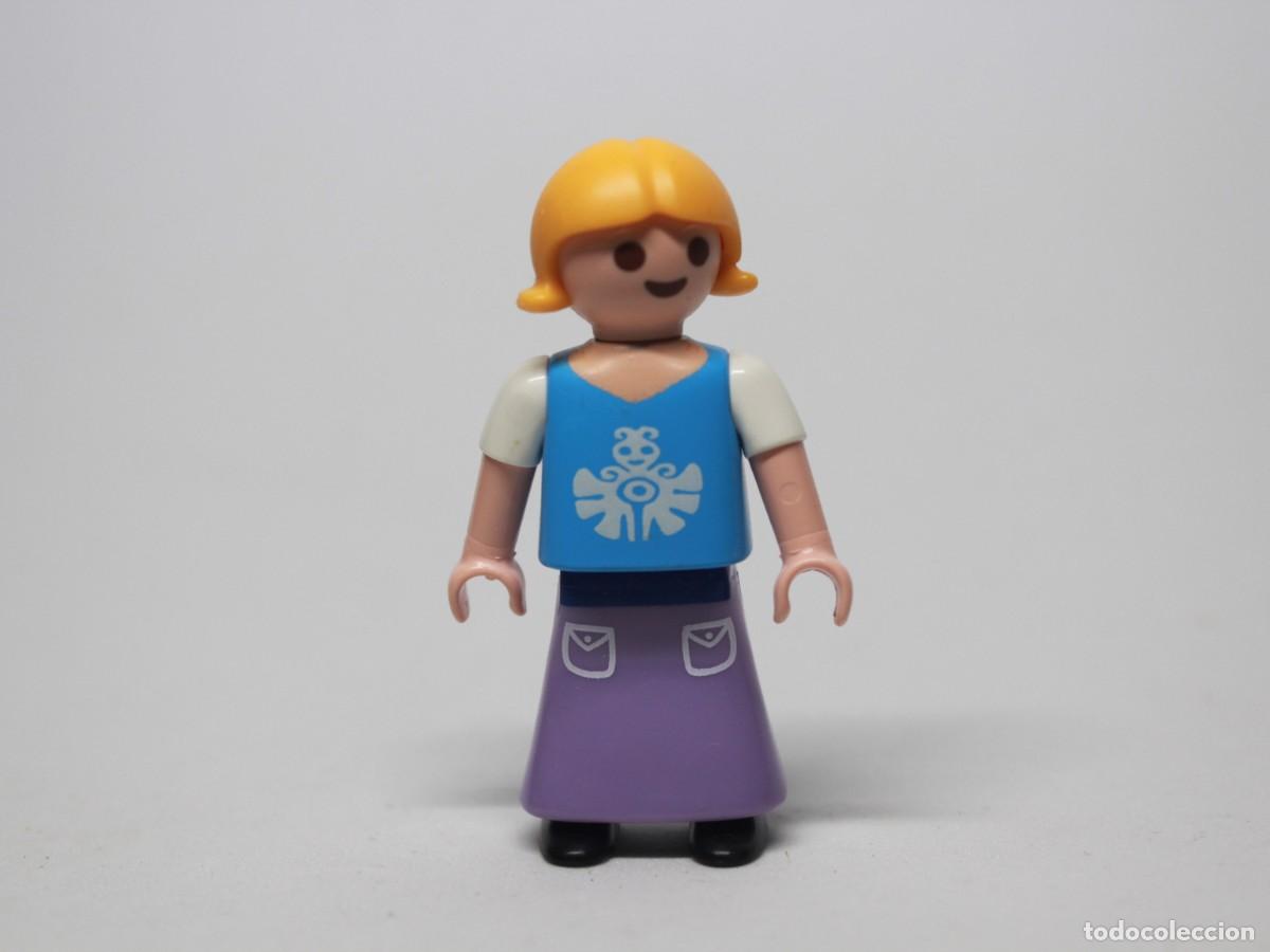 Playmobil: Figura ni&ntilde;a playmobil vestido morado camiseta azul dibujo a&ntilde;o 1998