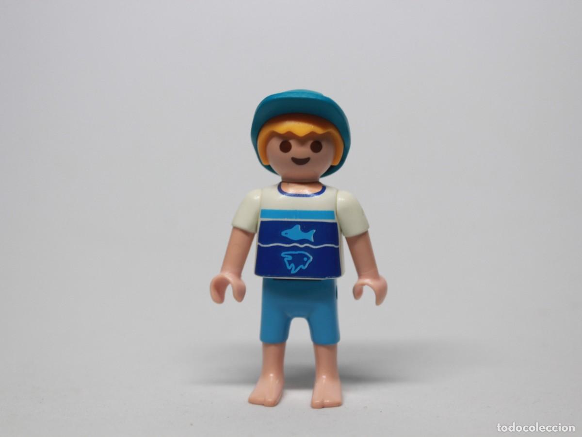 Playmobil: Figura ni&ntilde;o playmobil gorra azul camiseta peces pantal&oacute;n azul claro a&ntilde;o &iquest;?