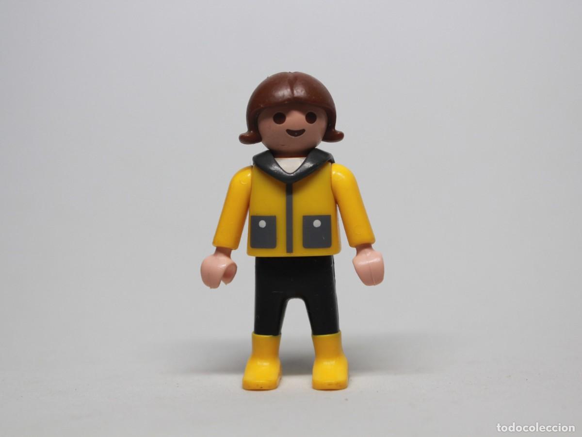 Playmobil: Figura ni&ntilde;o playmobil chaqueta amarilla capucha pantal&oacute;n negro botas amarillas a&ntilde;o 1992