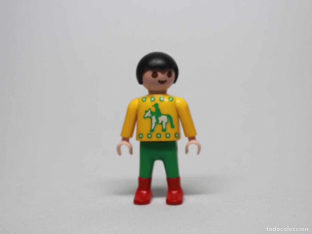 Playmobil: Figura ni&ntilde;o playmobil camiseta caballo verde pantal&oacute;n verde botas rojas a&ntilde;o 1992