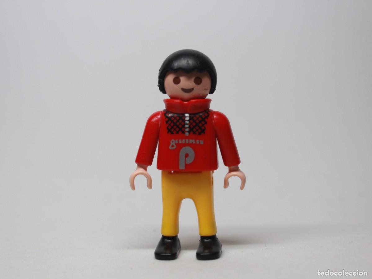 Playmobil: Figura ni&ntilde;o playmobil sudadera roja cremallera estampado pantal&oacute;n amarillo botas negras a&ntilde;o 1995