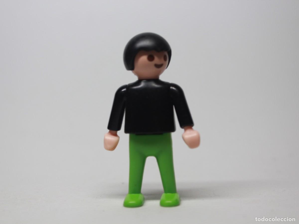 Playmobil: Figura ni&ntilde;o playmobil camiseta negra pantal&oacute;n verde botas verdes a&ntilde;o 1981