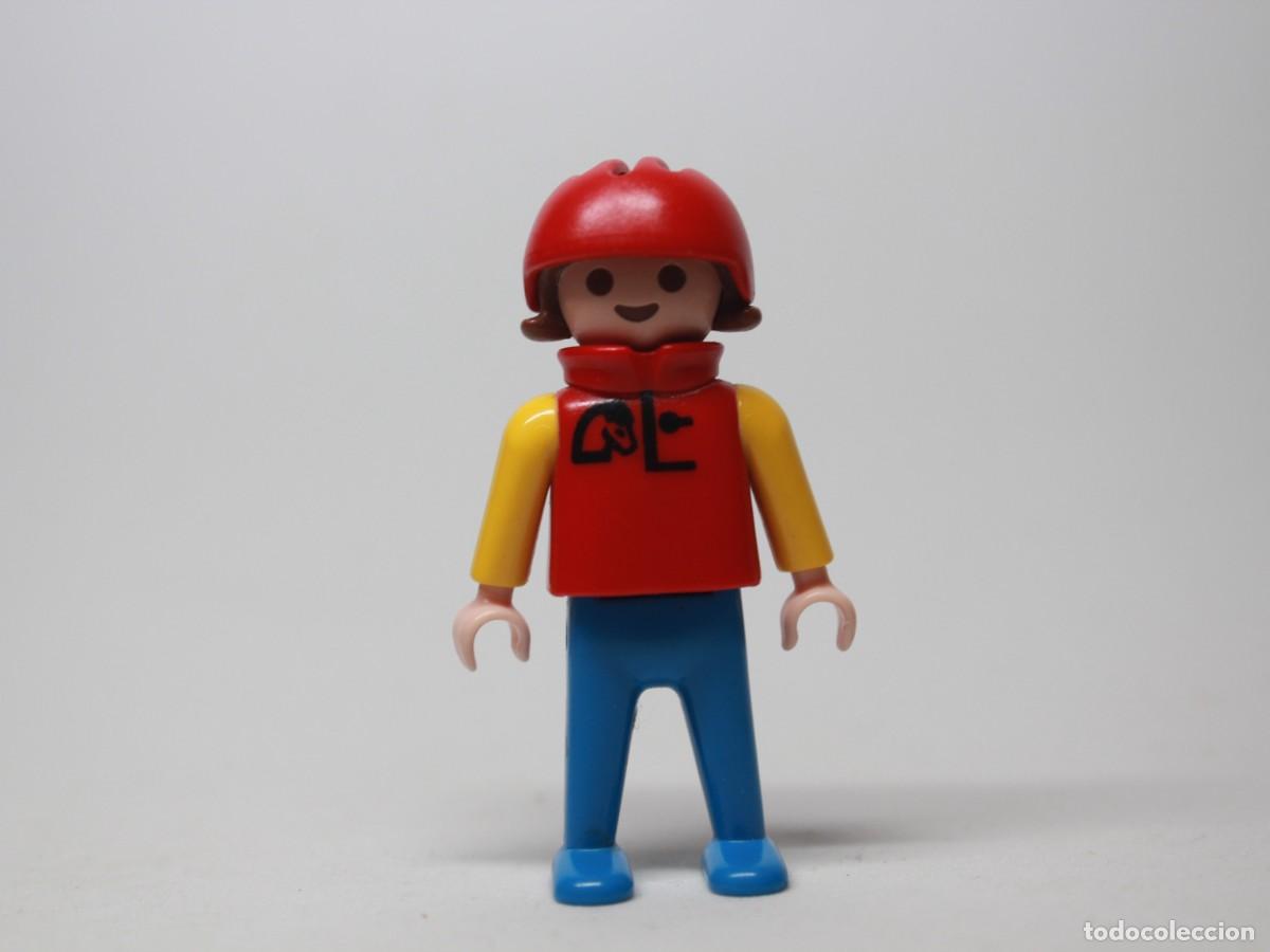 Playmobil: Figura ni&ntilde;o playmobil casco rojo chaleco rojo camiseta amarilla pantal&oacute;n azul a&ntilde;o 1981