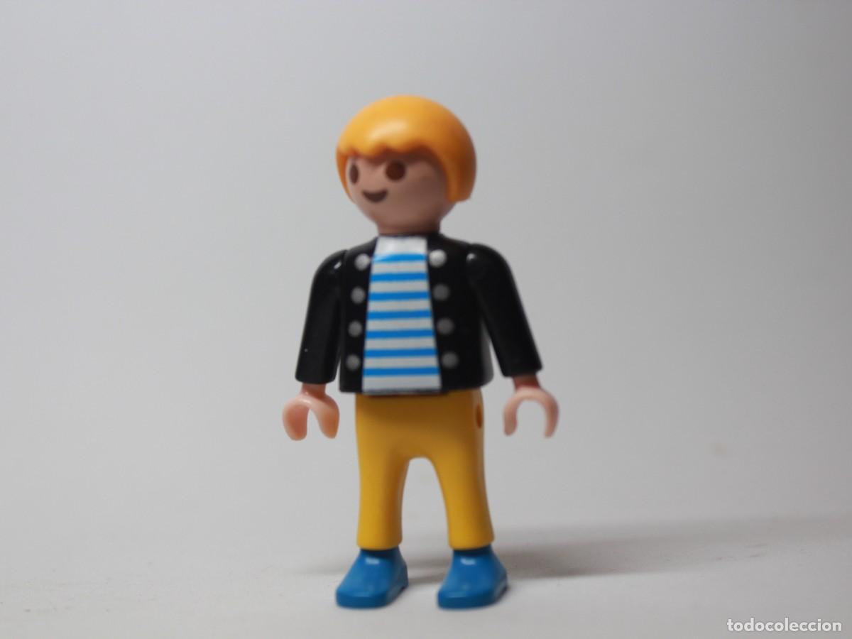 Playmobil: Figura ni&ntilde;o playmobil chaqueta negra botones camiseta rayas pantal&oacute;n amarillo a&ntilde;o 1995