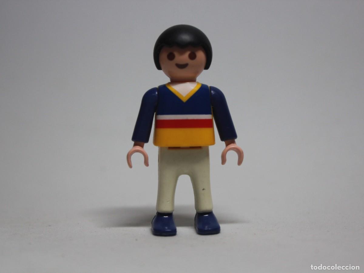Playmobil: Ni&ntilde;o Playmobil jersey azul rayas rojo blanco pantal&oacute;n claro 1995