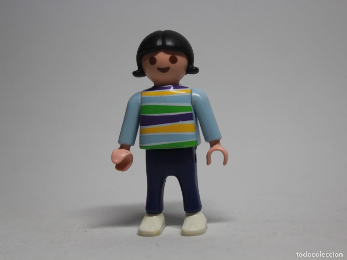 Playmobil: Ni&ntilde;a Playmobil camiseta rayas multicolor pantal&oacute;n azul a&ntilde;o 1995