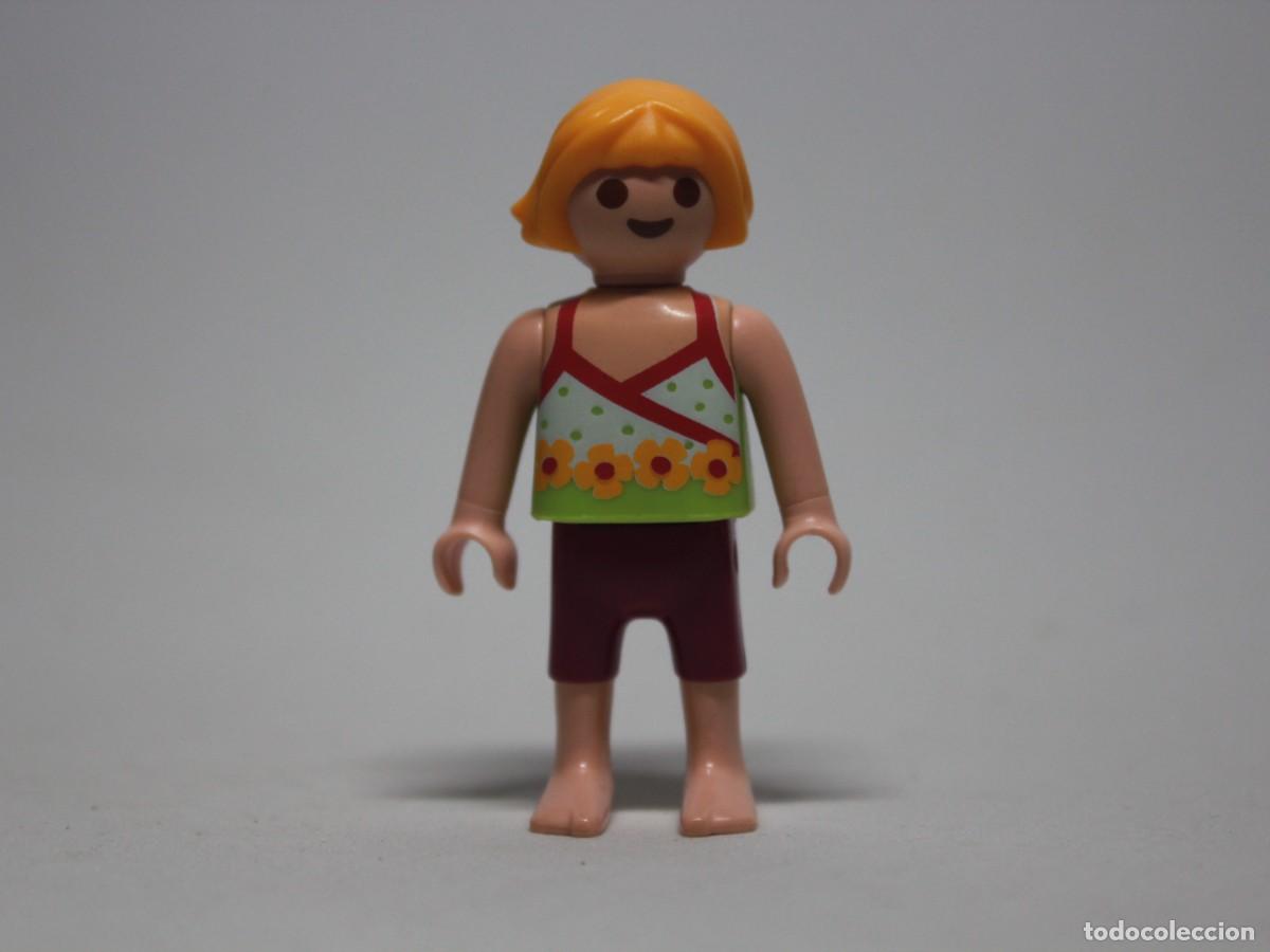 Playmobil: Ni&ntilde;a Playmobil camiseta flores tirantes rojo pantal&oacute;n corto a&ntilde;o &iquest;?