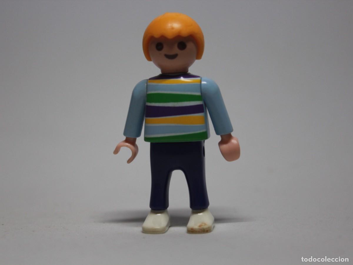 Playmobil: Ni&ntilde;o Playmobil camiseta rayas multicolor pantal&oacute;n azul claro a&ntilde;o 1995