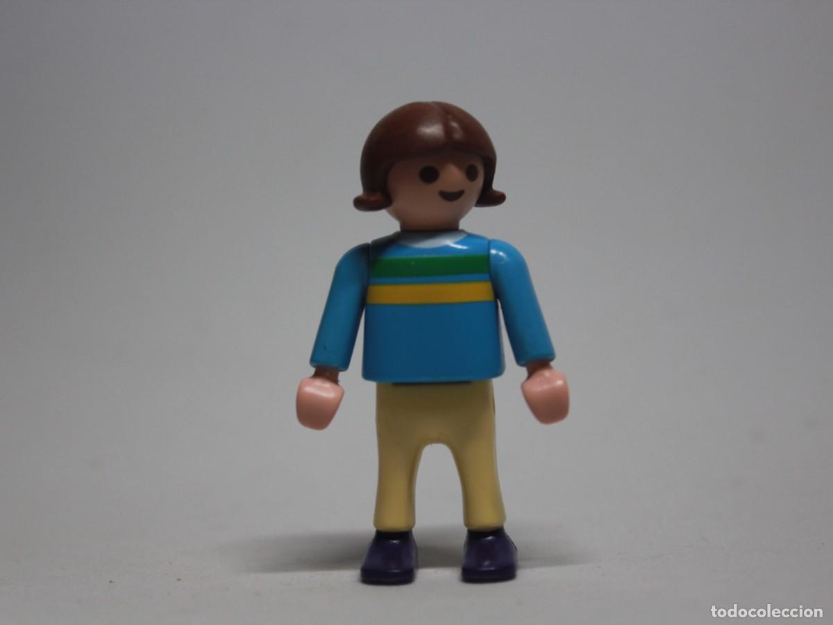 Playmobil: Ni&ntilde;o Playmobil camiseta azul franja verde amarilla pantal&oacute;n claro a&ntilde;o 1995