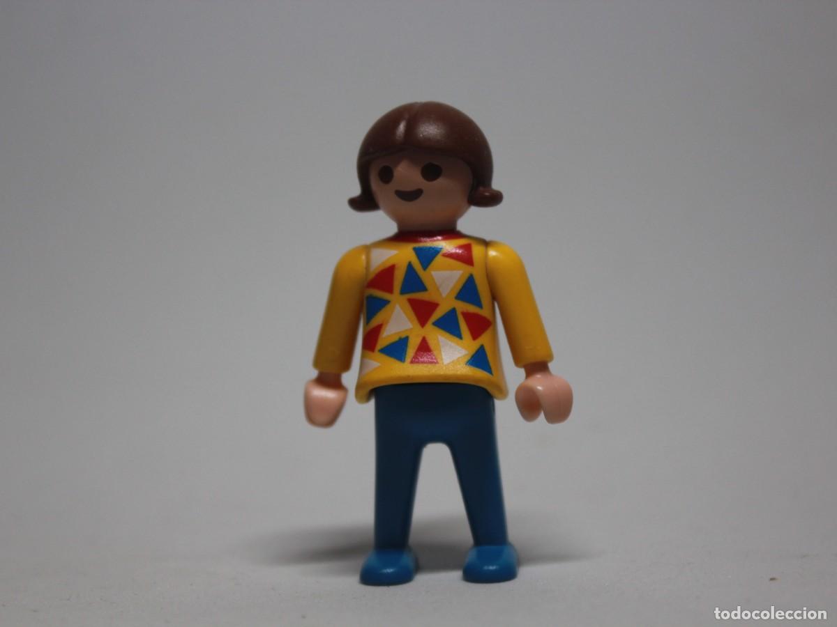 Playmobil: Ni&ntilde;o Playmobil camiseta amarilla figuras geom&eacute;tricas pantal&oacute;n azul a&ntilde;o 1981