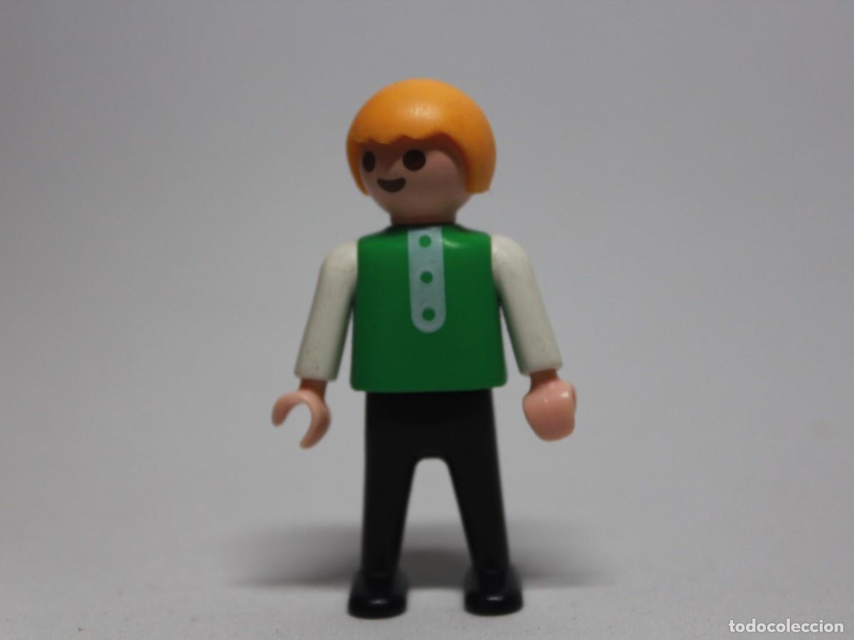 Playmobil: Ni&ntilde;o Playmobil camiseta verde botones mangas claras pantal&oacute;n negro a&ntilde;o 1981