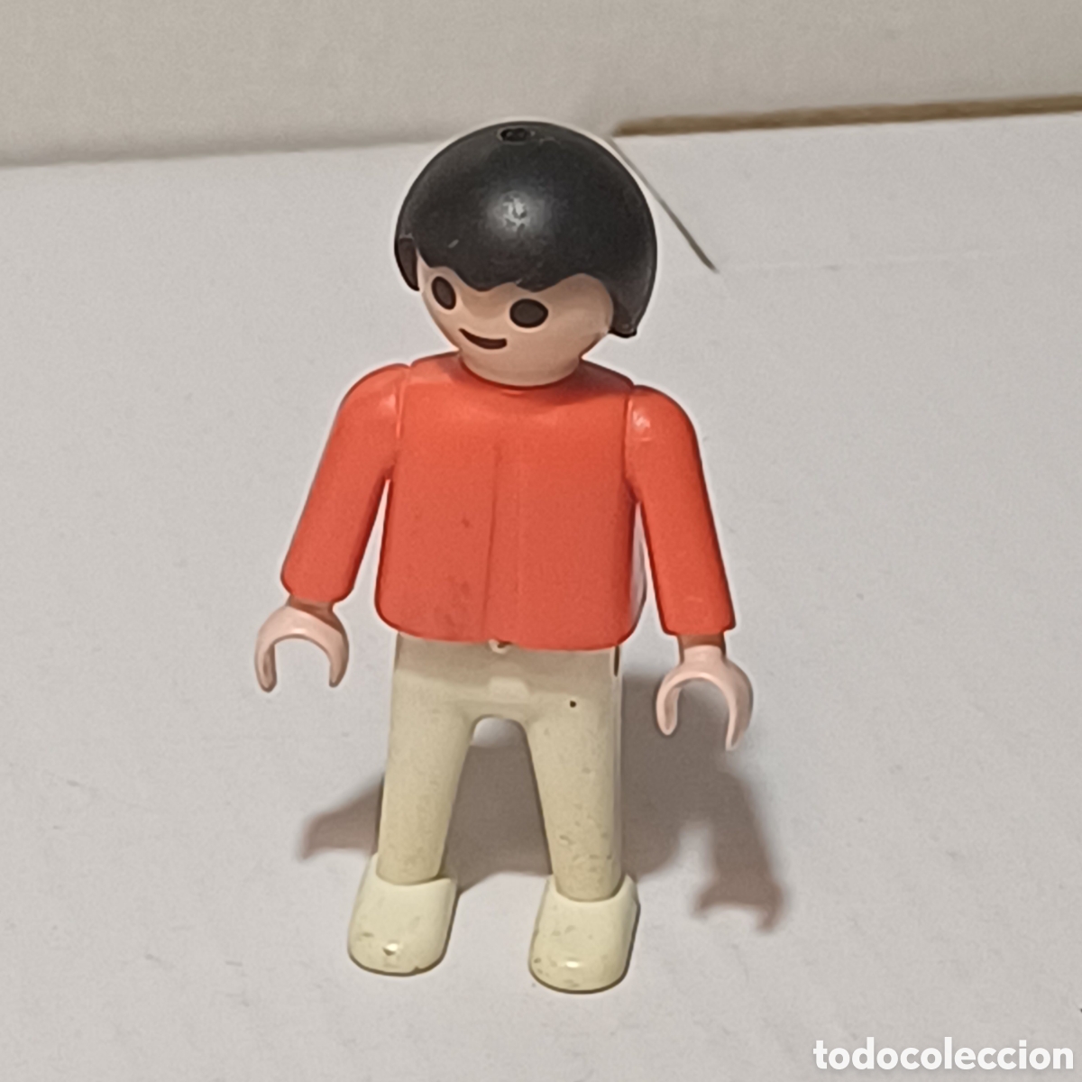 Playmobil: Figura Playmobil ni&ntilde;o torso rojo piernas blancas